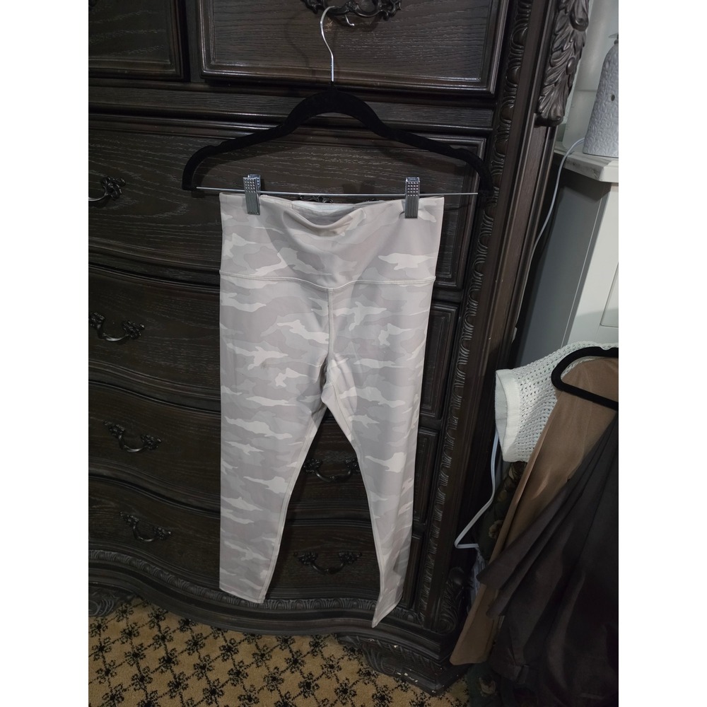 Athleta Elation Camo 7/8 Tight‎ Grey White High Rise Leggings S 563650-00